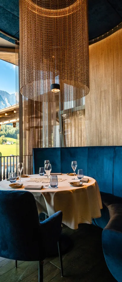 Tisch mit Ausblick im "dahoam"
